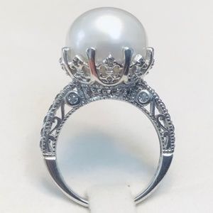 Genuine Cultured White Pearl & Zircon Crown Ring
